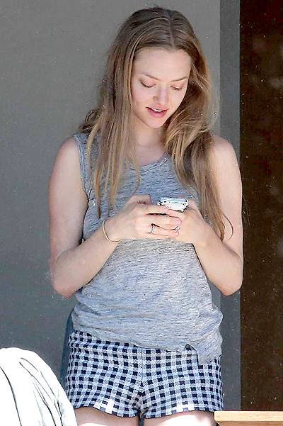 *EXCLUSIVE* Amanda Seyfried and a male friend : Lunch Date at Oceana Beach Hotel