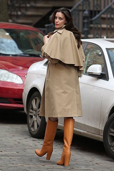 Liv Tyler does a photo shoot in the West Village in the streets of New York City