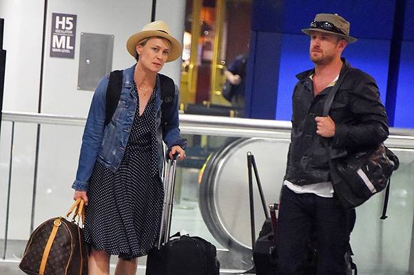 EXCLUSIVE: Robin Wright and fiance Ben Foster take a train out of New York in Penn Station