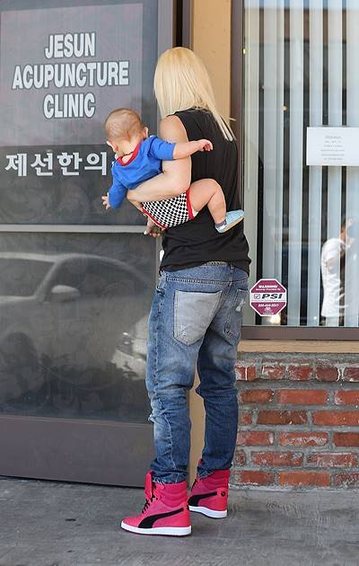 Gwen Stefani heads to an acupuncture clinic with her son Apollo in Korea Town, CA
