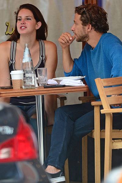 EXCLUSIVE: Lana Del Rey kisses her boyfriend Francesco Carrozzini at lunch in NYC