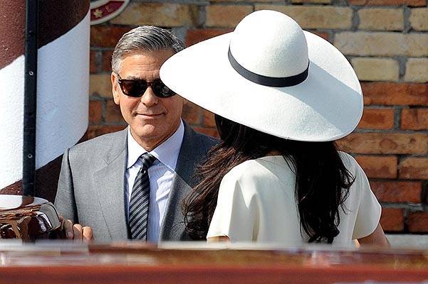 George and Amal go to the Venice town Hal to officialize their marriage