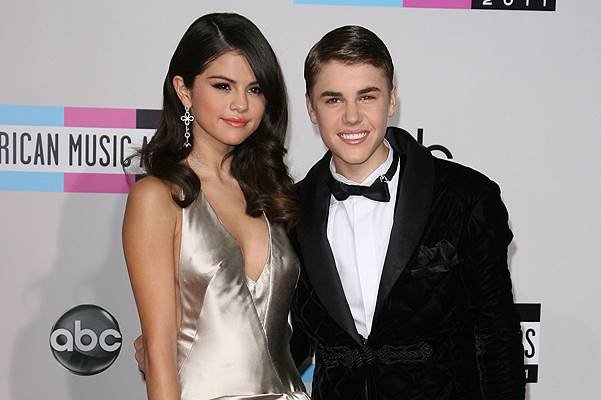 Selena Gomez and Justin Bieber 2011 American Music Awards held at the Nokia Theatre L.A. Live - Arrivals Los Angeles, California - 20.11.11 Featuring: Selena Gomez and Justin Bieber Where: Los Angeles, California, United States When: 20 Nov 2011 Credit: