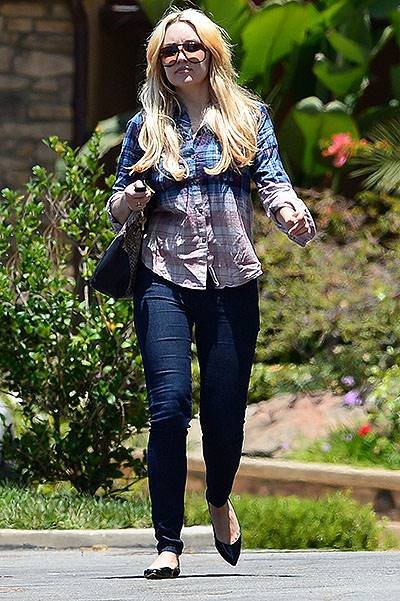 *EXCLUSIVE* Amanda Bynes brings a Mystery Man with her to celebrate Father's Day with the family **NO WEB, MUST CALL FOR PRICING**