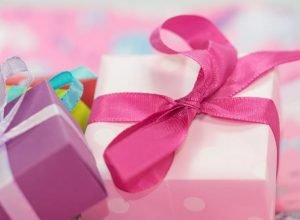 Варианты подарков девочке на 8 марта